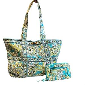 Vera Bradley Retired Women’s Peacock Patterned Oversized Tote & Billfold Wallet.